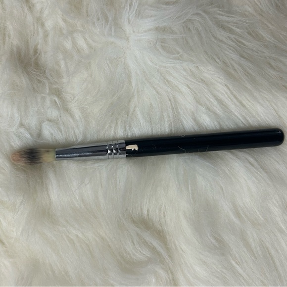 Sigma Beauty Brushes and Two Cases - Picture 5 of 16